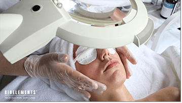 Signature Deep Clean Facial emphasizes extractions and deep cleaning of the pores and skin.