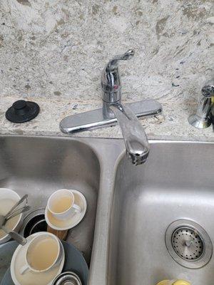 No calck sink that moves around and spills water under the cabinet