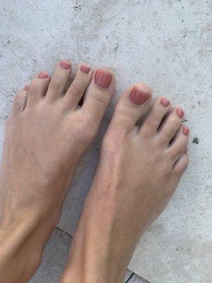 Excellent gel pedicure