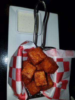 Queso cheese curds