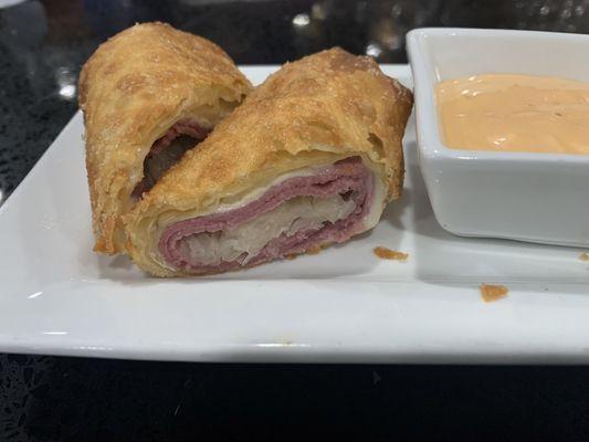 Reuben eggrolls with thousand island dipping sauce