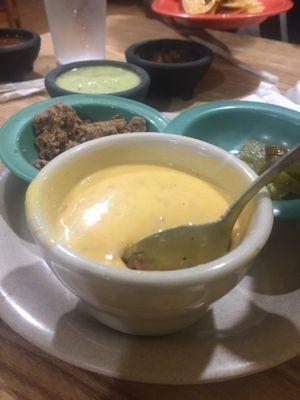 CHILE con QUESO.  TERRIBLE!  Skip it