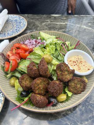 Falafel salad