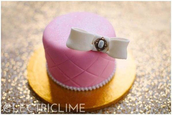 Fondant cake with pearls and bow