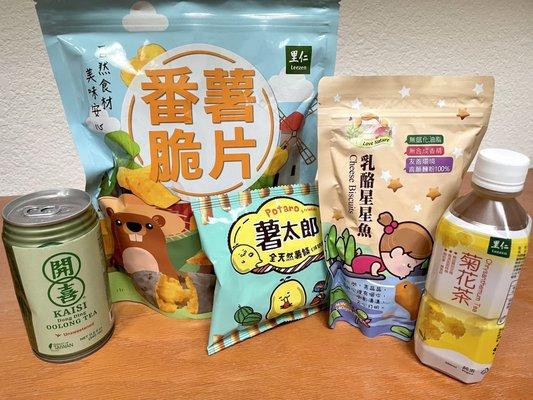 My haul of Taiwan-imported snacks and drinks to try :)