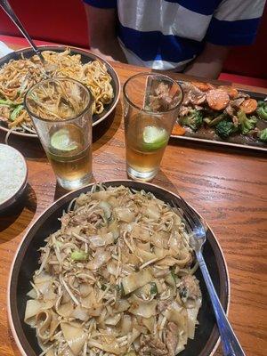 Hong Kong Beef Noodles, Chicken Lo Mein and Beef and Broccoli. Huge portions.