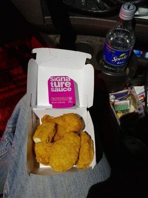 6 piece chicken nuggets with a signature sauce and a Sprite Zero.