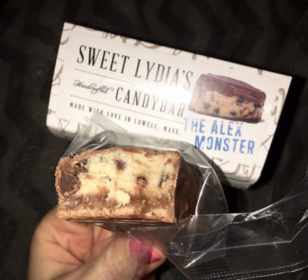 This place has the best treats around. The candy bar I chose has cookie dough in it! Absolutely great.