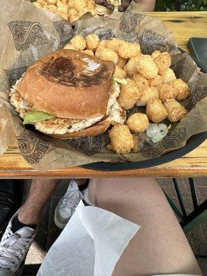 Pesto burger and tater tot's