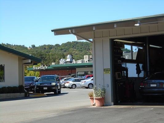 San Rafael - R & I Automotive is located near Terra Linda Park, next to Scottys.