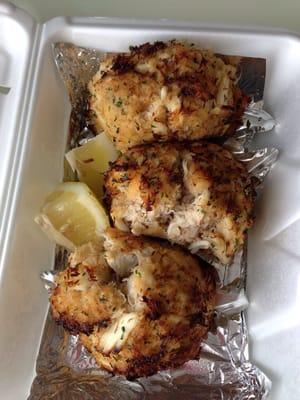 3 broiled crab cakes! Found some shells in 1 but Flavors were spot on.