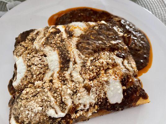 Cheese enchiladas with mole sauce