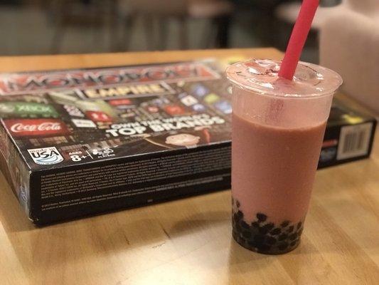 Stawberry tapioca smoothie, taste good everyone love it, just like Monopoly is everyone's favorite game. #jujucup @jujucup5901 #tapioca