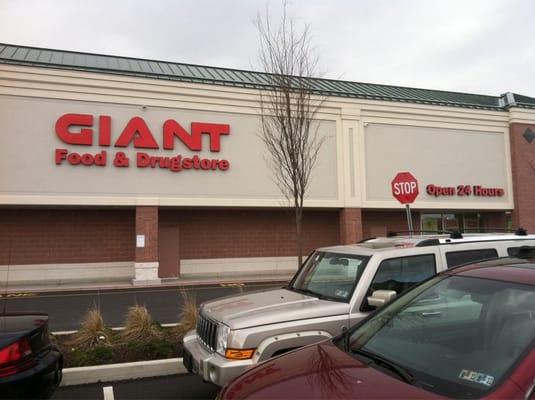 GIANT Pharmacy