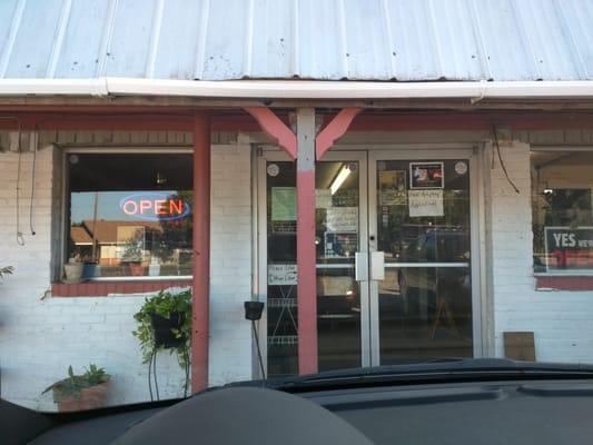 The front of the restaurant from my car