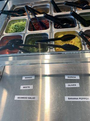 Toppings are clearly laneled