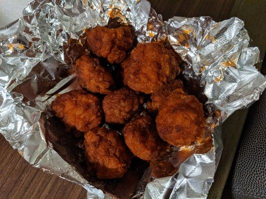 8 boneless hot wings