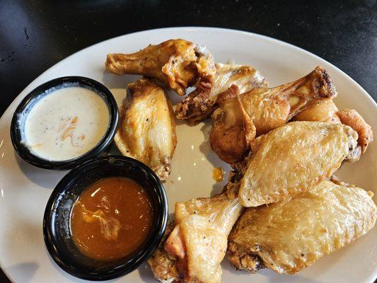 Wings with Buffalo sauce and blue cheese