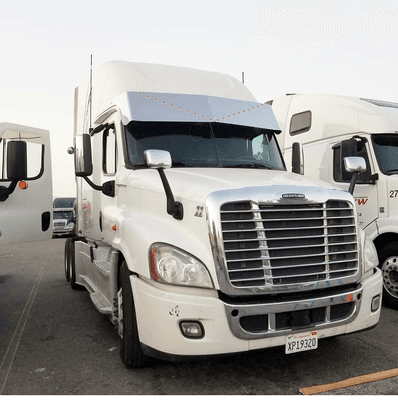 Visor installed on a freightliner cascadia with 20 3/4" amber lights