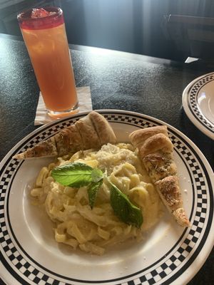 Fettuccine Alfredo