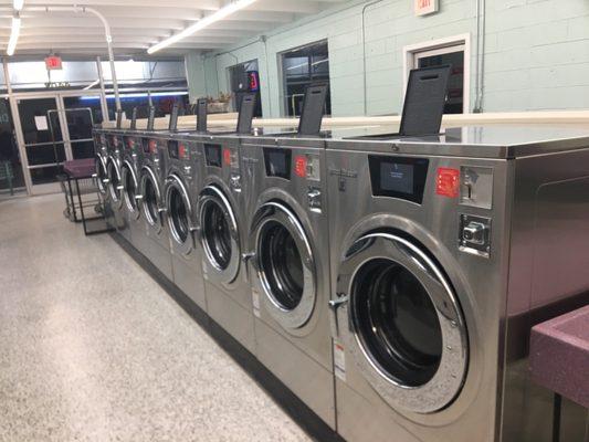 Eight brand new 40 pound washers