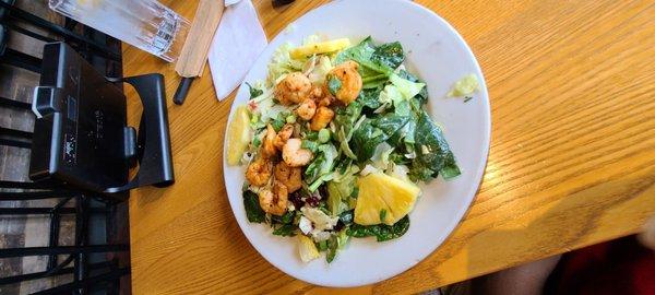 Caribbean salad with shrimp. Perfect size. And great fresh taste