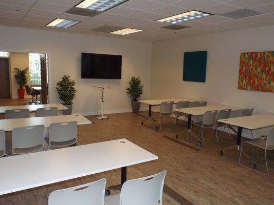 The Medial Room also has a mounted screen for you to connect to your laptop for a professional presentation or class.