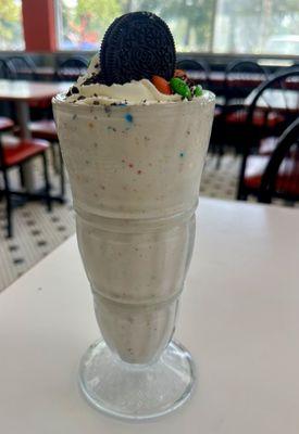 Regular Oreo M&M Milkshake.