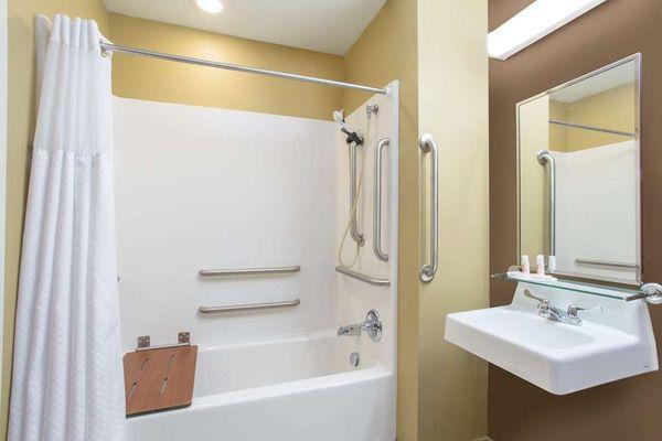 Guest room bath