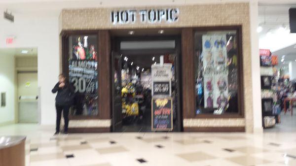 Hot Topic in Twelve Oaks Mall, Novi MI