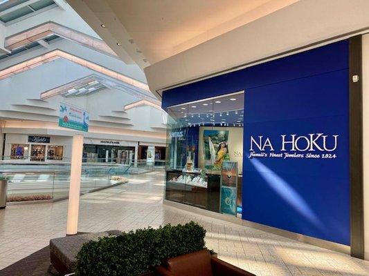 Na Hoku store side view - Cherry Creek Mall Denver, CO