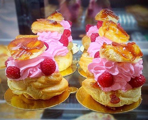 Choux pastry with caramel and raspberry cream