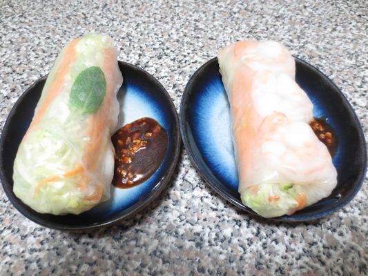 fresh shrimp rolls with special sauce