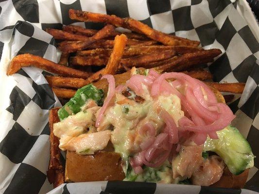 Salmon roll with sweet potato fries