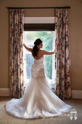 bride by the window, J Miguel photography