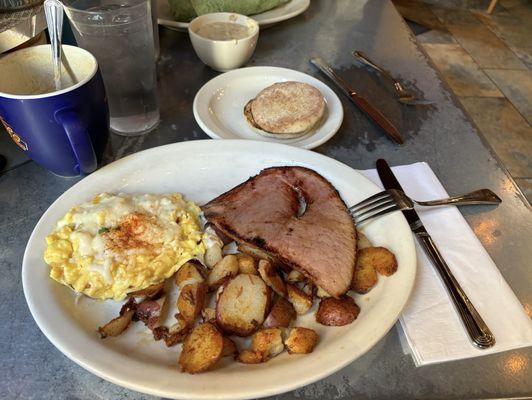 Scrambled egg, ham and potato