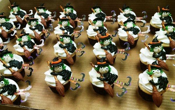 witch cupcakes for Halloween party