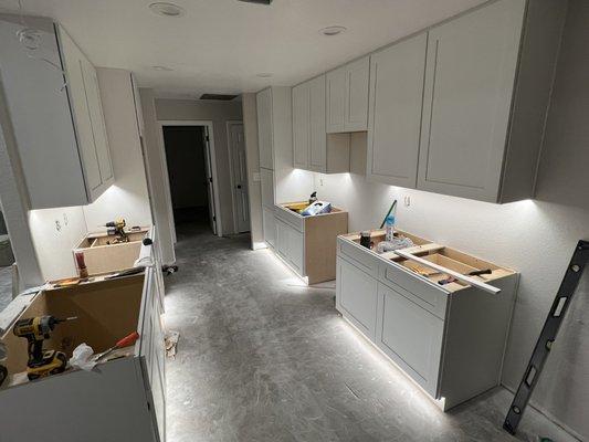 Kitchen cabinet lighting