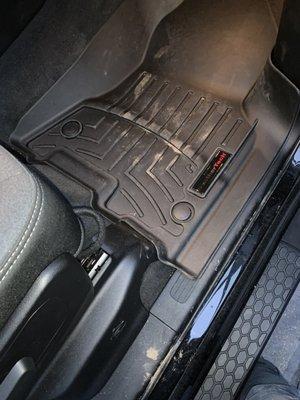 Passenger floor mat with dirt