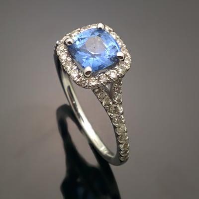 ceylon sapphire in white gold and diamonds.