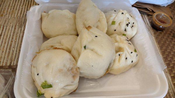 Mix of beef and pork/chives buns (4 to an order)