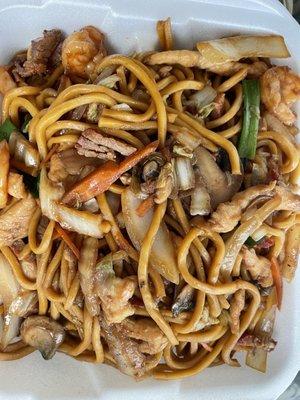 Small house lo mein