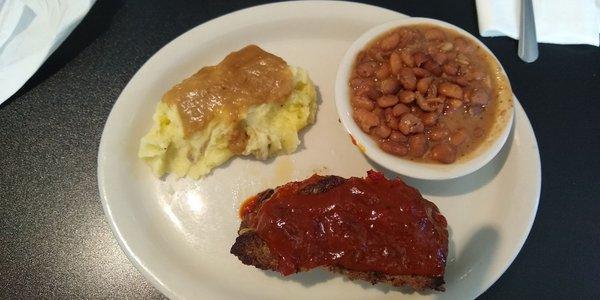 Meatloaf! Which was wonderful accompanied with mashed potatoes and gravy with pinto beans... Blue plate special of the day!