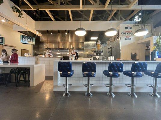 Ordering counter on the left, bar on the right, open kitchen in the rear