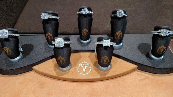 Wonderful Verragio engagement ring designs are waiting for you!