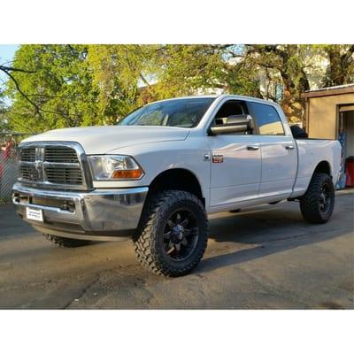 20" FUEL RIMS ON A DODGE RAM 2500 WITH TOYO MUD TERRAIN TIRES