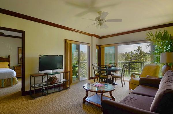 Come stay in the tropical paradise of Kauai, Hawaii at the Waipouli Beach Resort and Spa...