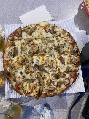 Medium pizza with extra cheese (not necessary) Mushrooms, pepperoni, and onions. Crispy and hot.