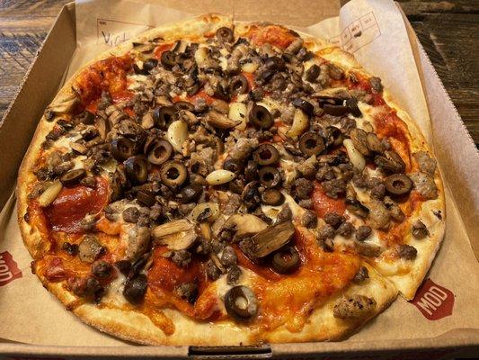 Mad Dog with added mushrooms, black olives, and roasted garlic! Damn good!