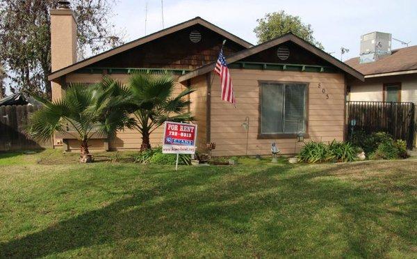 3/2 duplex with laundry hook ups & garage.  Sorry, this is a no pet property.  www.home4rent.org/